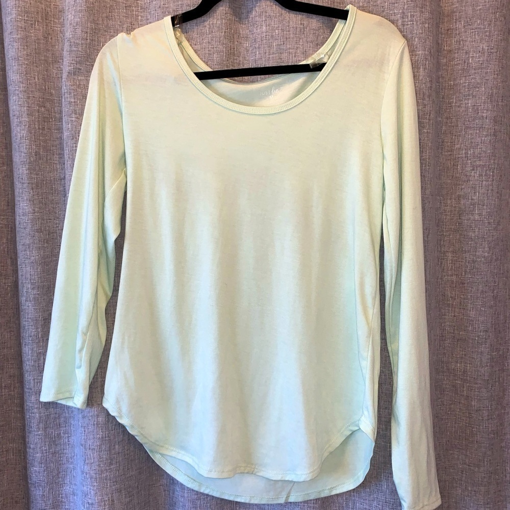 ❤️WOMEN’S  medium Just Be top